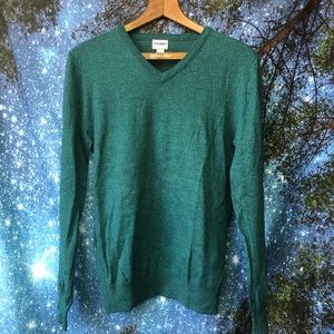 Men’s v-neck sweater